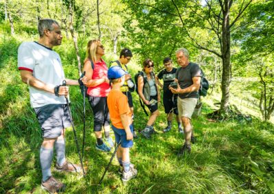 Una visita guidata con le famiglie nel bosco dello Sporeggio